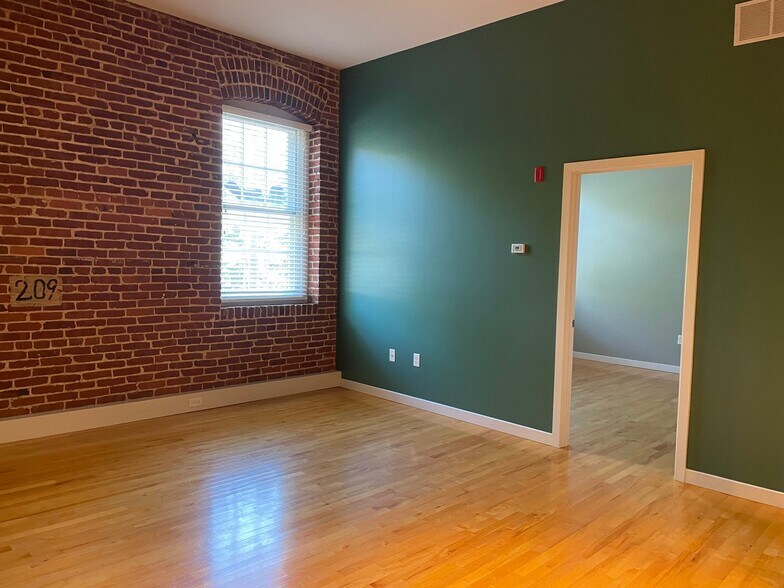 Building Photo - 425 N Prince St