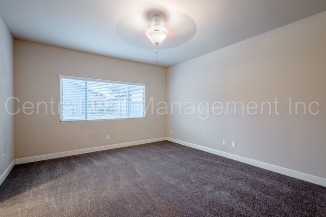 Building Photo - Large 4 Bedroom/2 Bath Home with Solar in Gossamer Grove - $2595 Per Month!