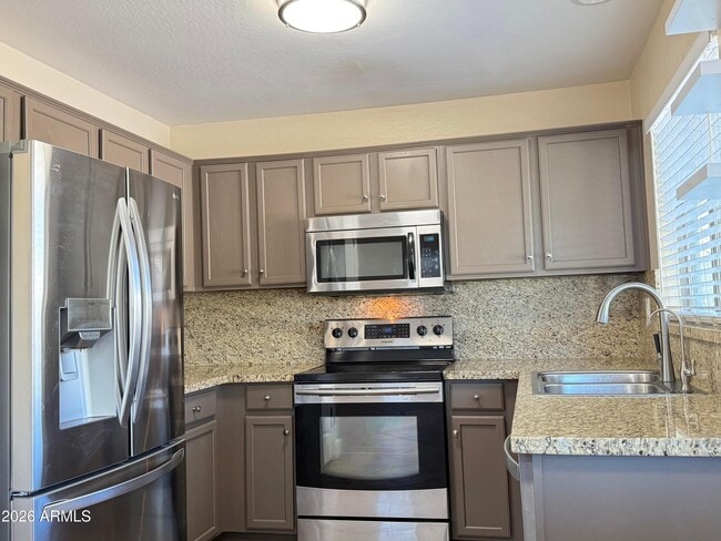 Building Photo - 23644 W Pkwy Dr