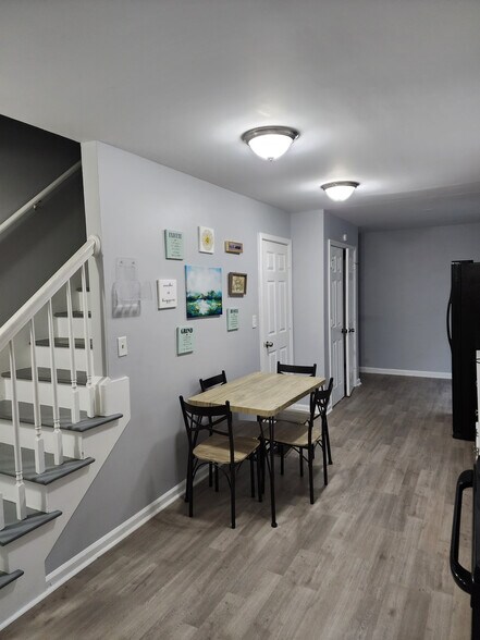 Building Photo - Room in Duplex on Jones Ave NW