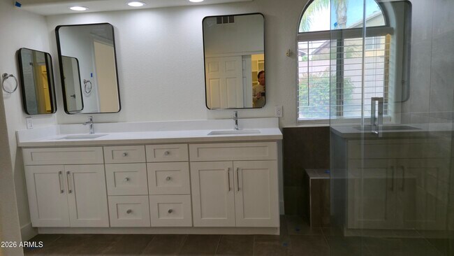 Building Photo - 9616 E Sheena Dr