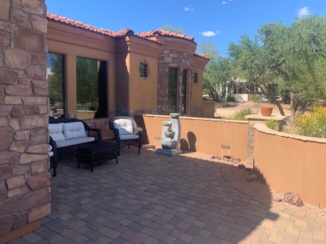 Stunning 3 bedroom, 2.5 bathroom Custom home for lease in beautiful Rio Verde! - 26446 N Avenida del Ray