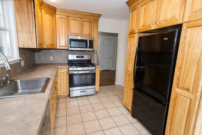 Building Photo - 127 Blackville Rd