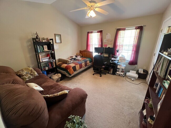 Building Photo - 2 Bed 2.5 Bath Condo