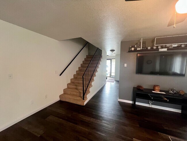 Building Photo - 1130 Hemlock Ct