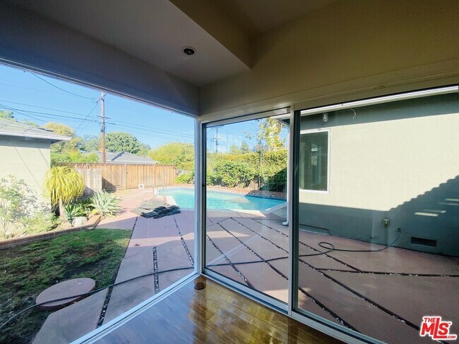 Building Photo - 3392 McLaughlin Ave