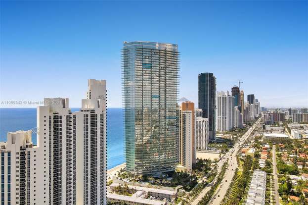Building Photo - 18975 Collins Ave