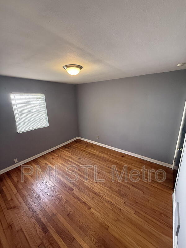 Building Photo - 705 Beardsley Ct