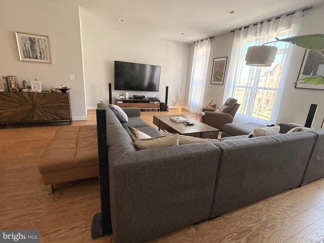 Building Photo - 12305 W Oaks Dr