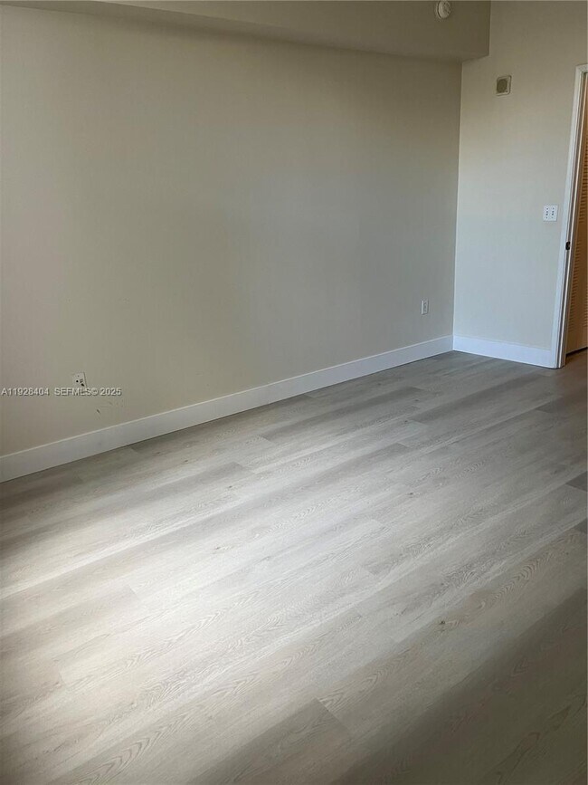 Building Photo - 1919 Van Buren St