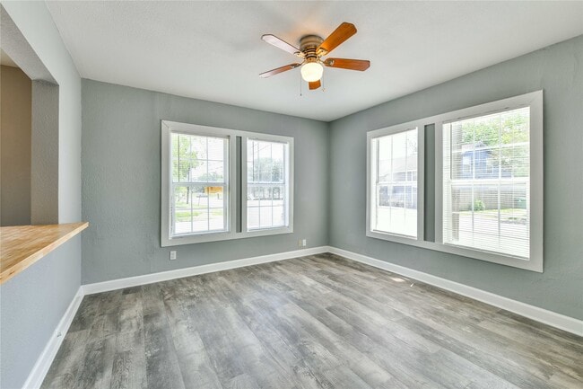 Building Photo - 4615 Schroeder St