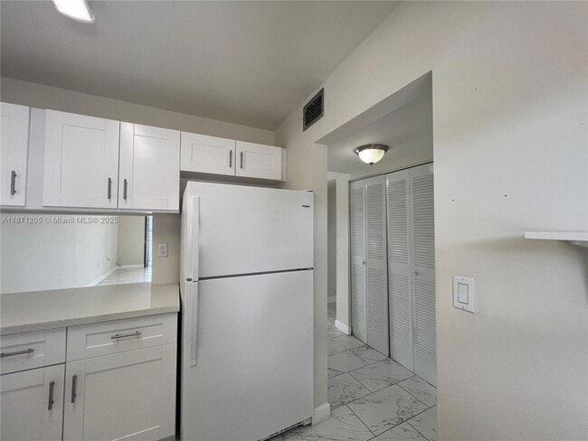 Building Photo - 480 W Park Dr