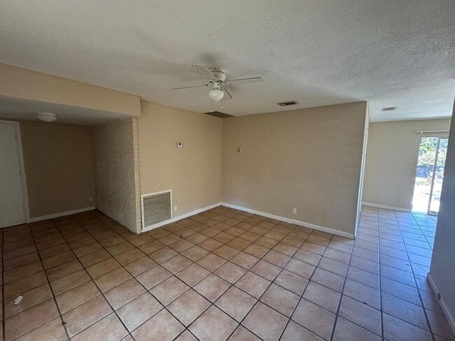 Building Photo - 1430 N Stacy St