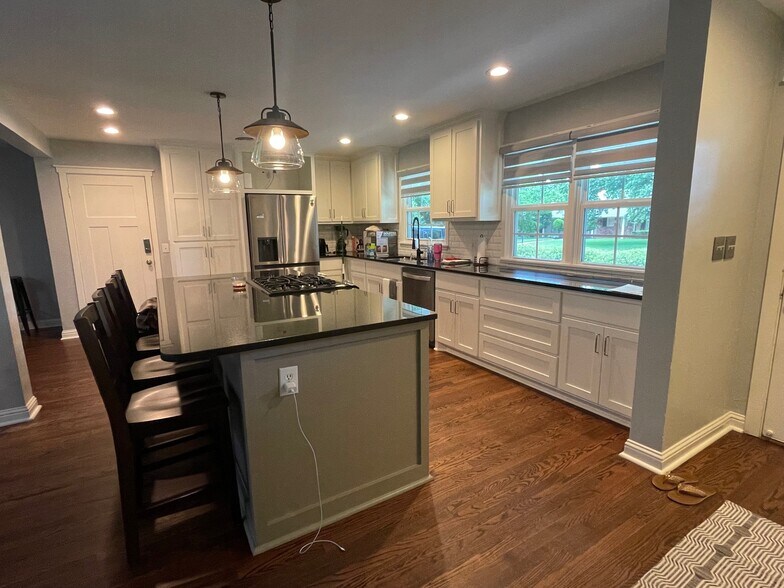 Building Photo - 1012 Elmwood St