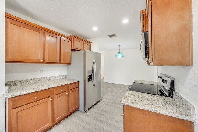 Building Photo - Remodeled 3/2 in Central Merritt Island!