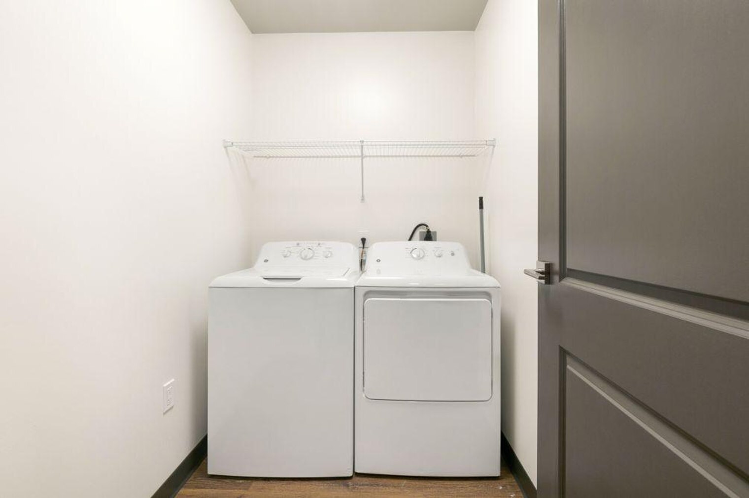 Building Photo - 611 Commerce St