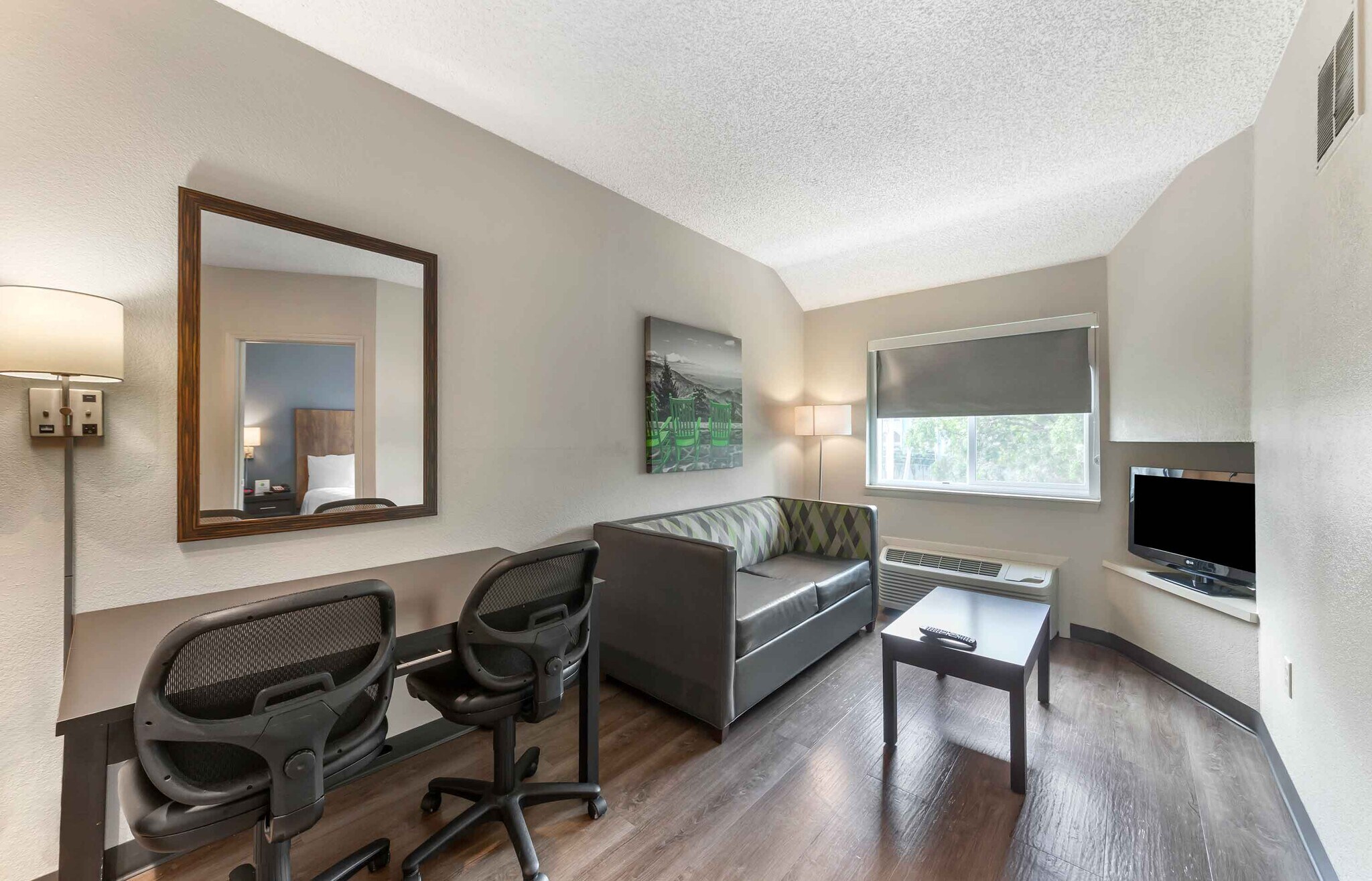 Building Photo - Furnished Studio-Miami - Airport - Miami S...