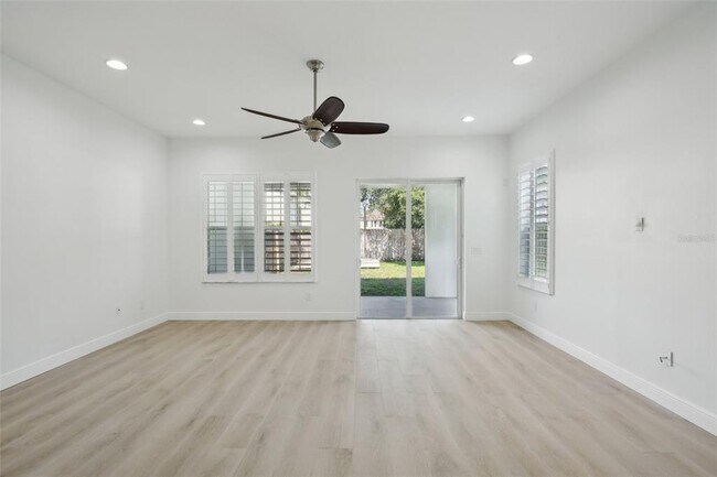 Building Photo - 307 S Arrawana Ave