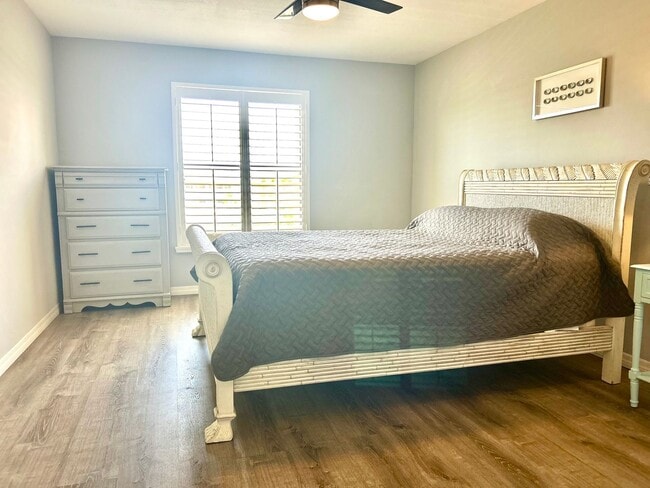 Building Photo - 2/2 Beautifully Remodeled, Furnished, With...