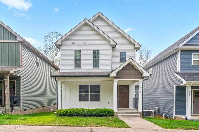 Primary Photo - 3 Bedroom Home For Rent Near Historic Down...
