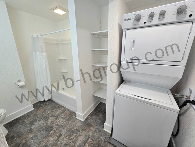 Building Photo - 2629 Roosevelt Rd