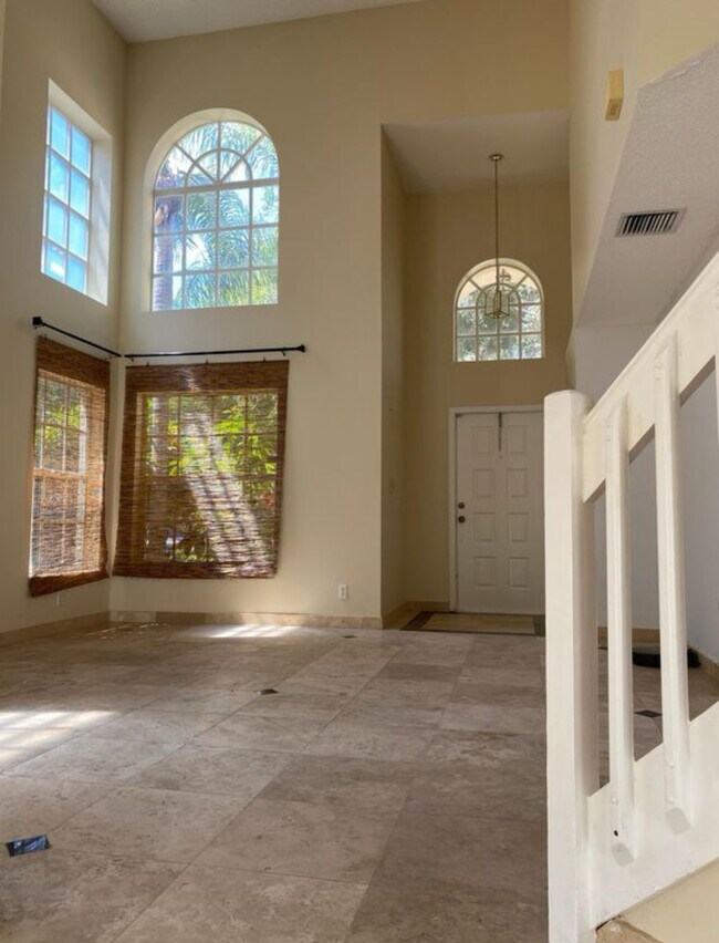 Building Photo - 10266 Serene Meadow Dr N