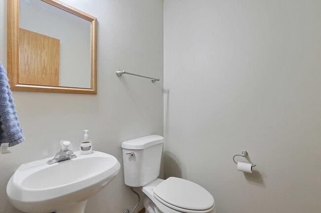 Building Photo - 540 Wedgewood Cir