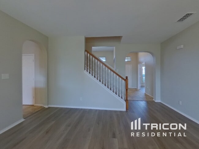 Building Photo - 2989 Lakeview Cir