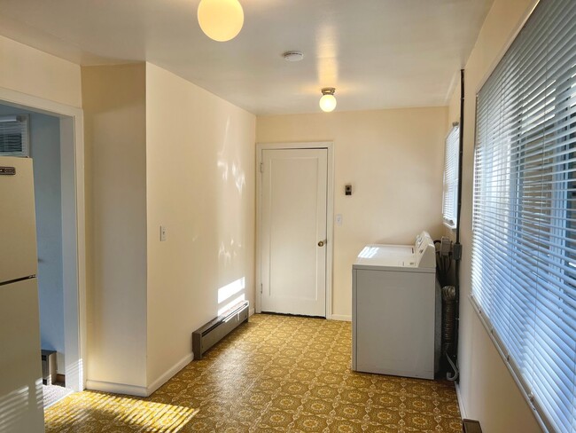 Building Photo - 2 bedroom home located in Burien