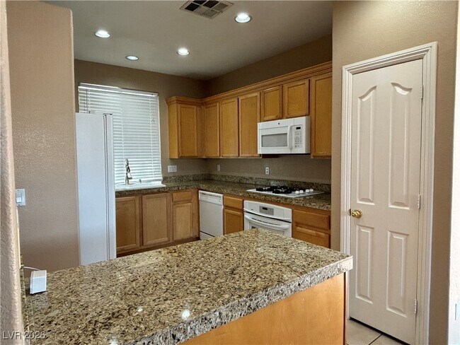 Building Photo - 6260 Huntington Ridge Ave