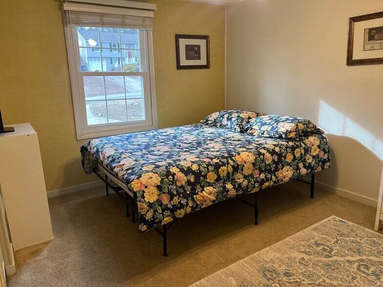 Building Photo - 210 Pinehurst Ln