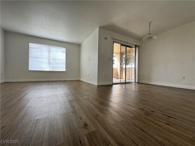 Building Photo - 8101 W Flamingo Rd