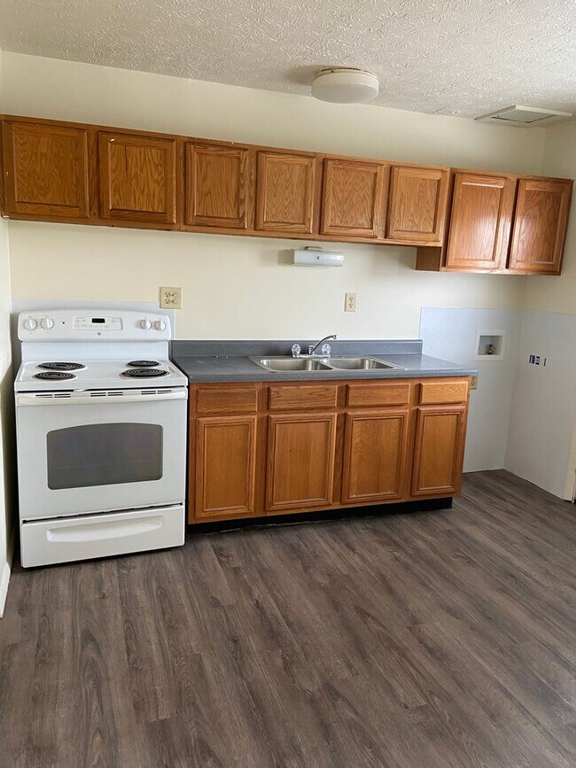 Building Photo - ChurchStS365