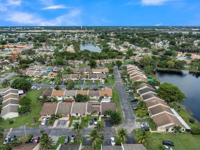 Building Photo - 1499 Yellowthroat St