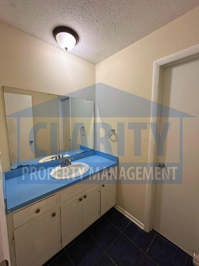 Building Photo - 913 Whisperwood Trail NE