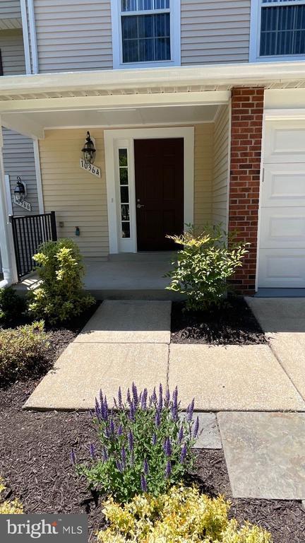 Building Photo - 10364 College Square