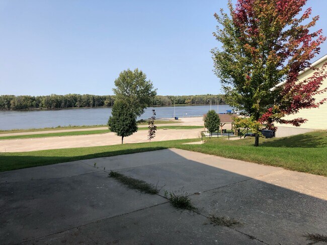 Building Photo - 104 S Main St