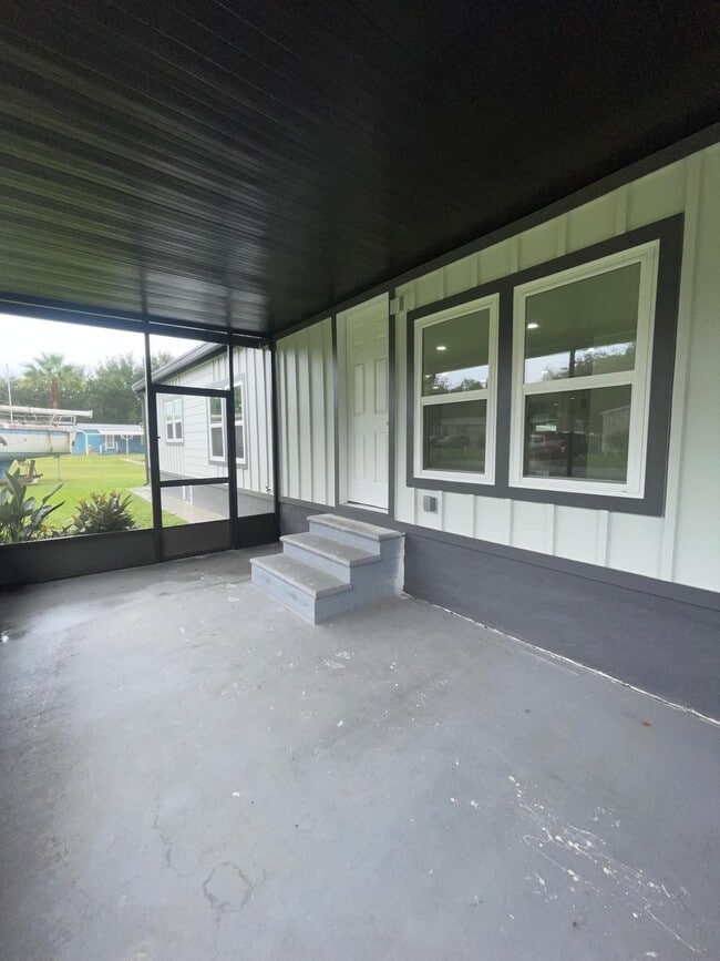 Building Photo - 5024 Marina Dr
