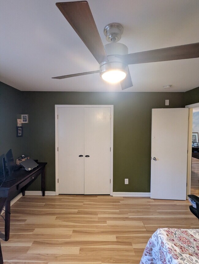 Building Photo - Cozy 2 Bedroom Unit in Raleigh!