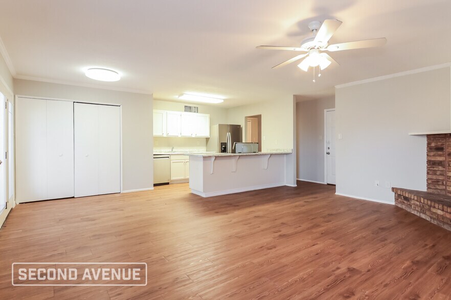 Building Photo - 416 Woodcrest Way