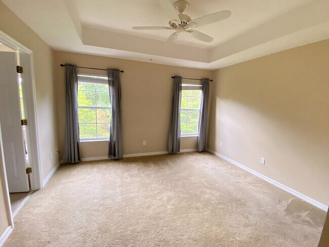 Building Photo - 208 Canterbury Bell Dr