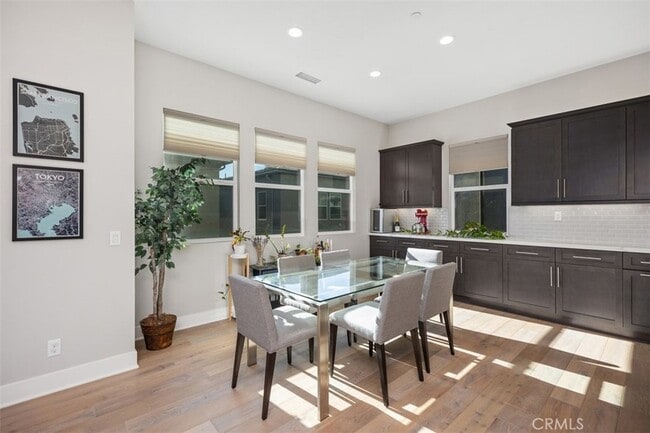 Building Photo - 227 Follyhatch