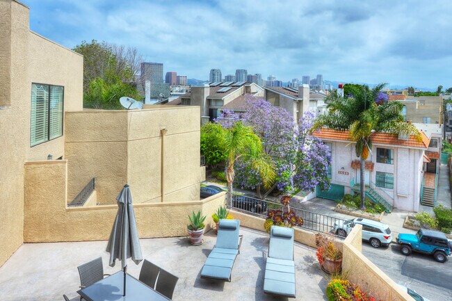 Building Photo - 1633 S Bentley Ave