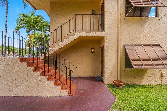 Building Photo - 6854 NW 173rd Dr