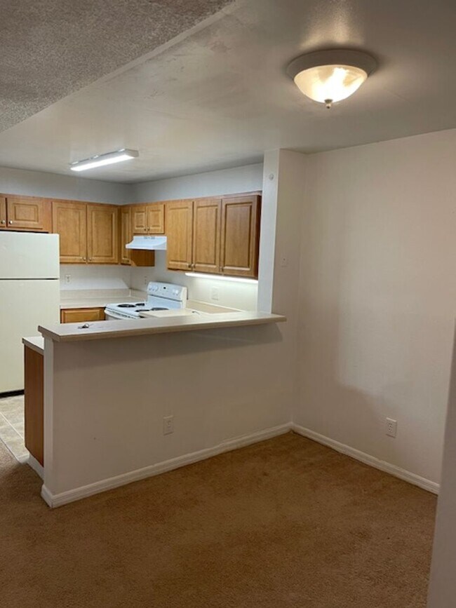 Building Photo - 6052 Westgate Dr