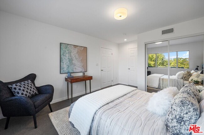 Building Photo - 11543 Sunshine Terrace