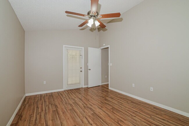 Building Photo - 832 Shell Ln