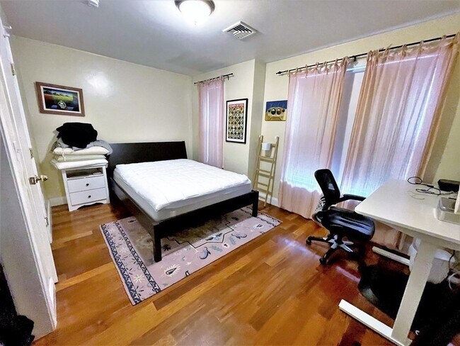 Building Photo - 232 Prospect St