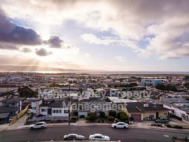 Building Photo - 1976 Grandview St