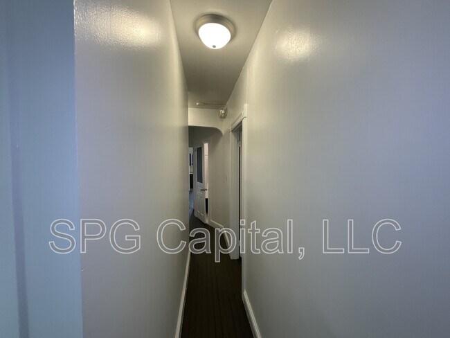 Building Photo - 164 S Pine St